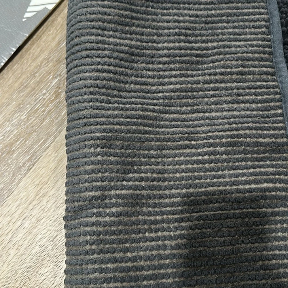 Black Shaggy Bath Mat 27x17 in